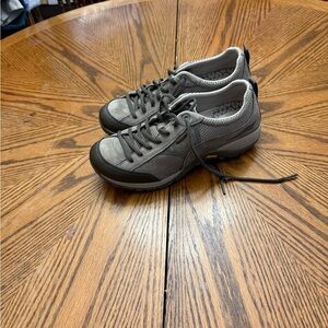 Danskin Men's Gray and Black Athletic Shoes